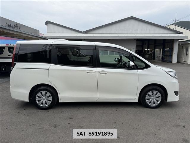 Toyota NOAH 2021-02 7814359-3