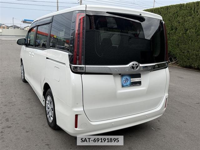 Toyota NOAH 2021-02 7814359-9