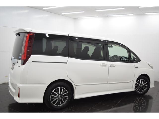 Toyota NOAH 2015-06 7814610-8
