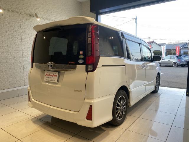 Toyota NOAH 2017-03 7814649-1