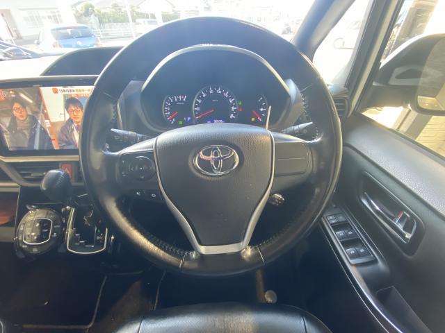Toyota NOAH 2017-03 7814649-3