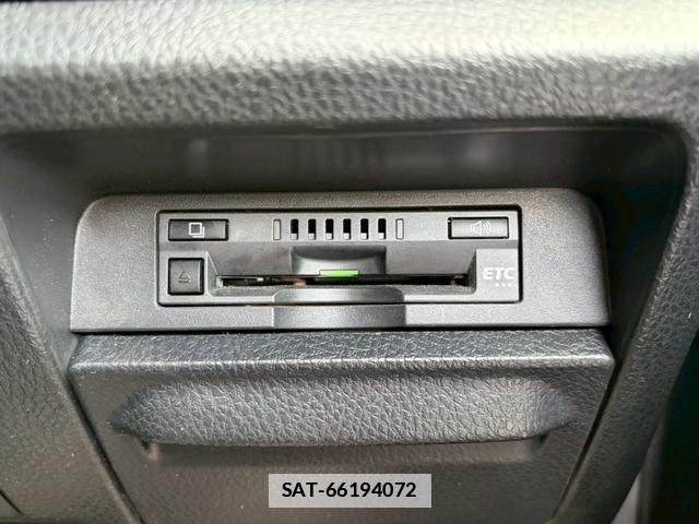 Toyota NOAH 2017-04 7814714-10