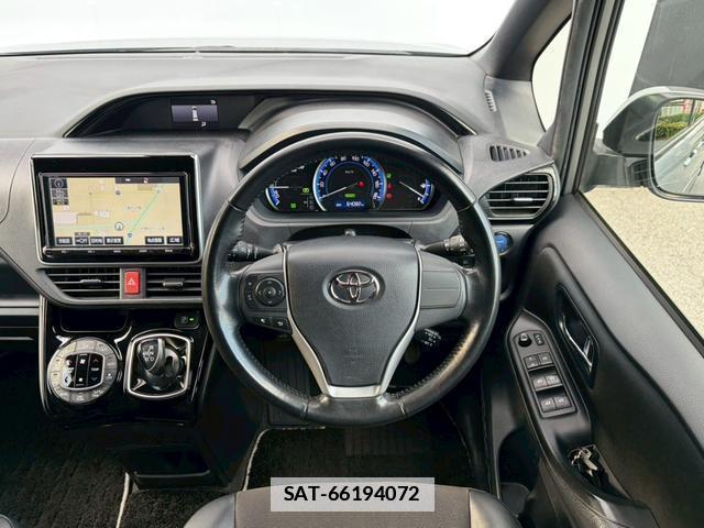 Toyota NOAH 2017-04 7814714-13