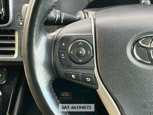 Toyota NOAH 2017-04 7814714-15