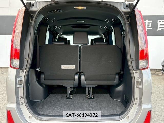 Toyota NOAH 2017-04 7814714-17