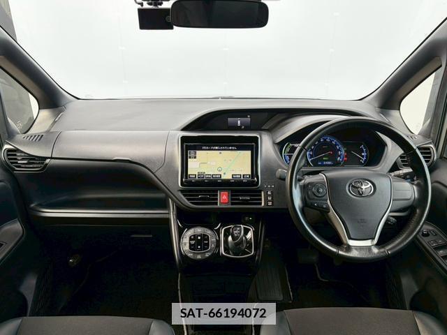 Toyota NOAH 2017-04 7814714-2