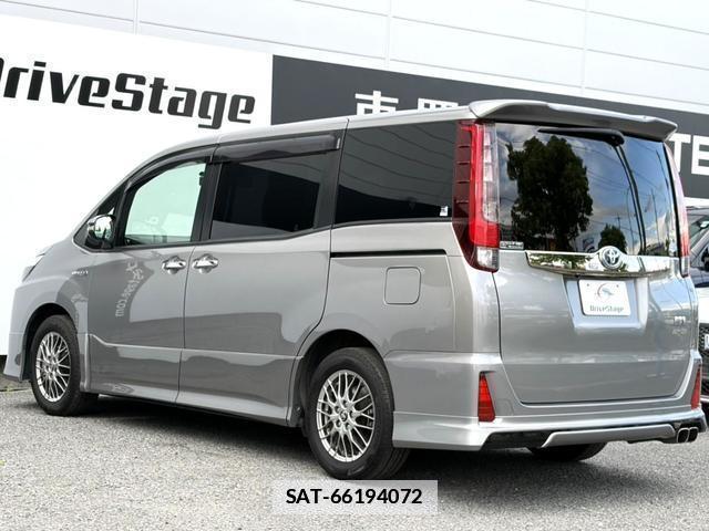 Toyota NOAH 2017-04 7814714-3