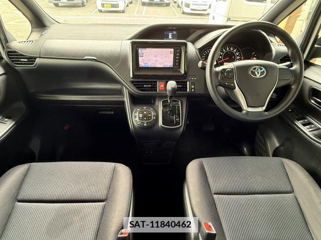 Toyota NOAH 2018-10 7815280-1