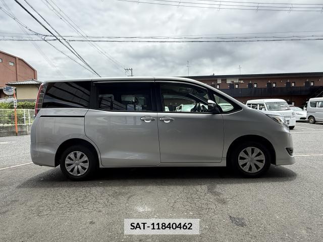 Toyota NOAH 2018-10 7815280-13