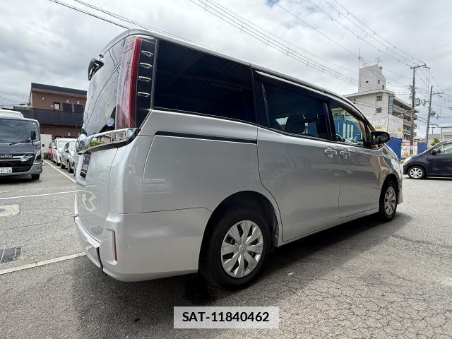 Toyota NOAH 2018-10 7815280-2