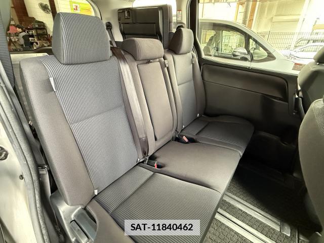 Toyota NOAH 2018-10 7815280-3