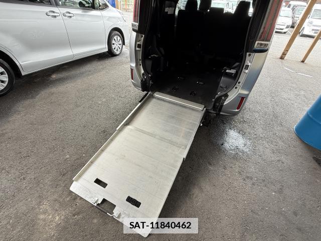 Toyota NOAH 2018-10 7815280-6
