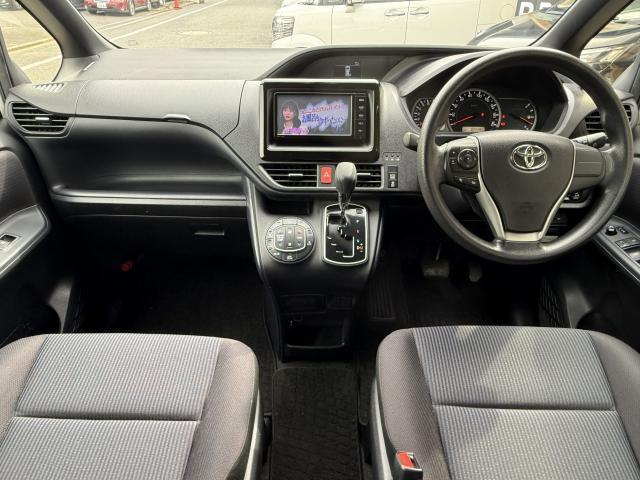 Toyota NOAH 2015-06 7815285-1