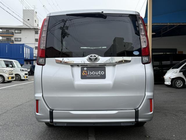 Toyota NOAH 2015-06 7815285-15