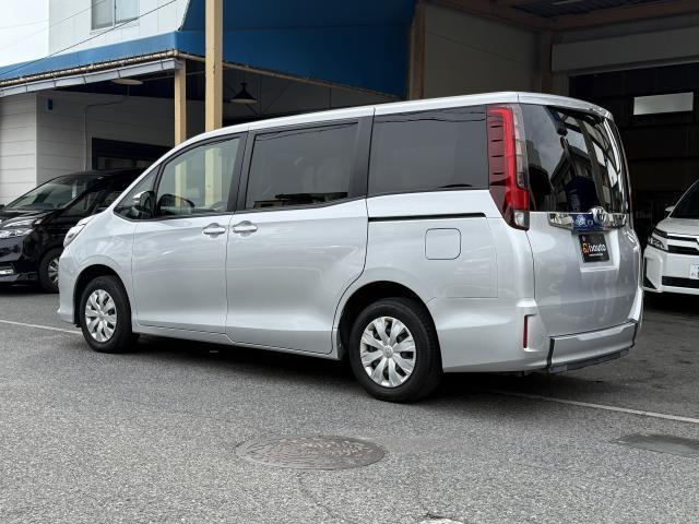 Toyota NOAH 2015-06 7815285-16