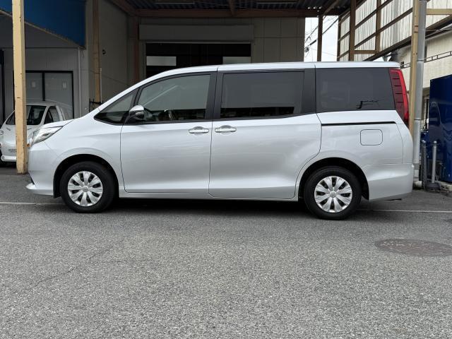 Toyota NOAH 2015-06 7815285-17