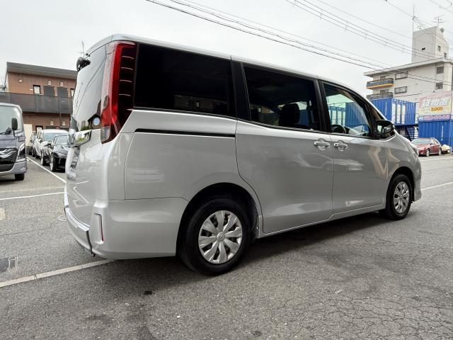Toyota NOAH 2015-06 7815285-2
