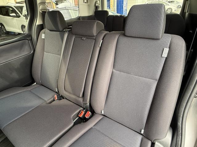 Toyota NOAH 2015-06 7815285-3