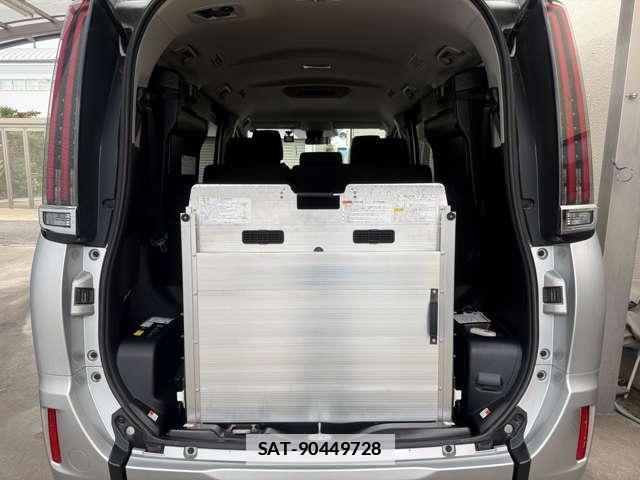 Toyota NOAH 2021-05 7815309-1