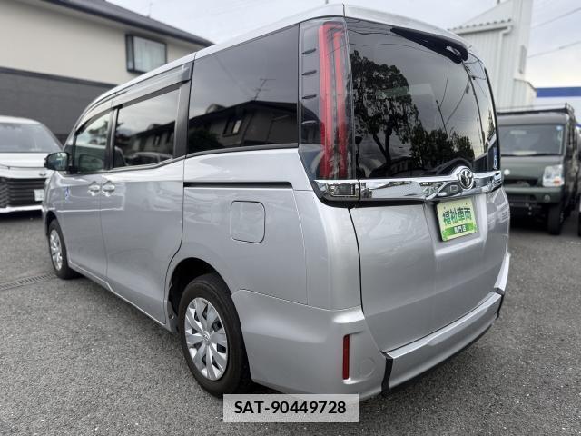 Toyota NOAH 2021-05 7815309-11