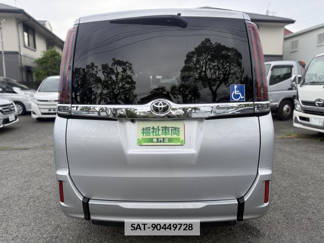 Toyota NOAH 2021-05 7815309-12