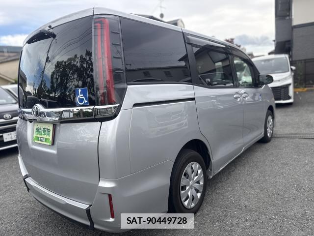 Toyota NOAH 2021-05 7815309-14