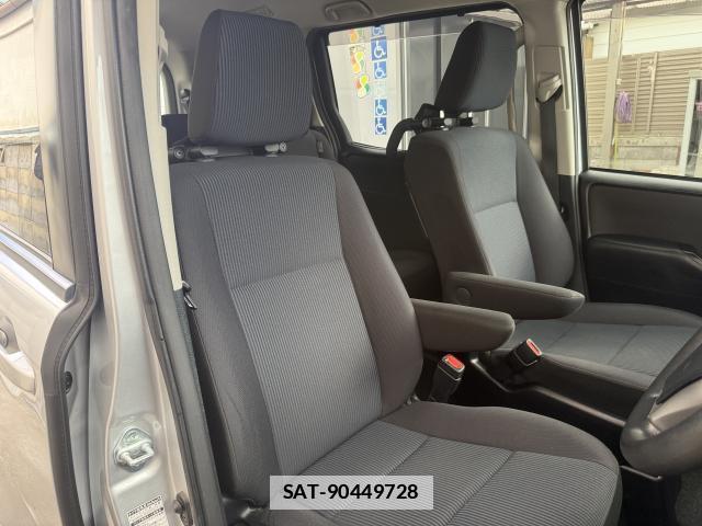 Toyota NOAH 2021-05 7815309-18