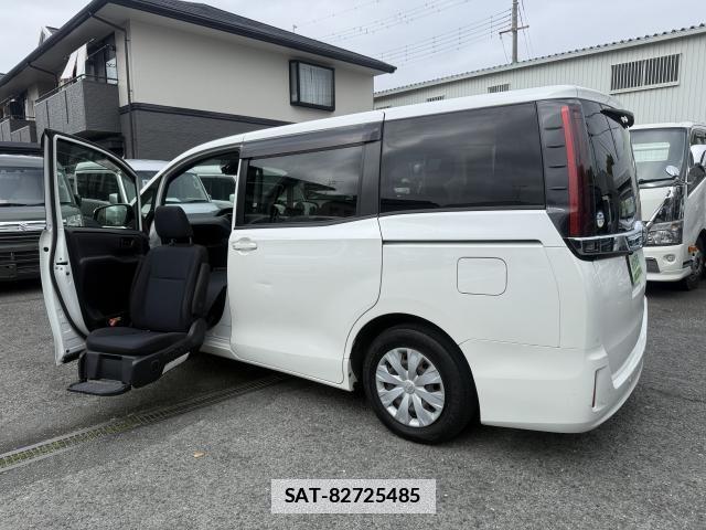 Toyota NOAH 2021-02 7815311-0