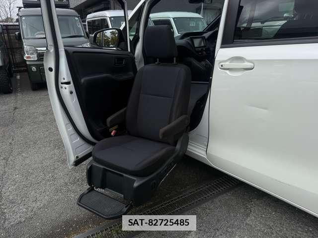 Toyota NOAH 2021-02 7815311-15