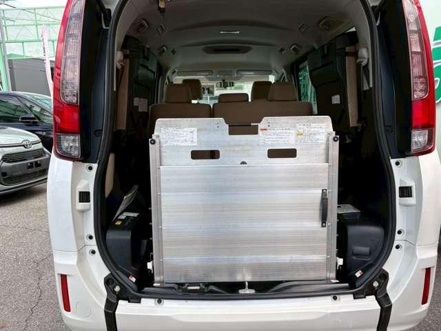 Toyota NOAH 2015-03 7815319-1