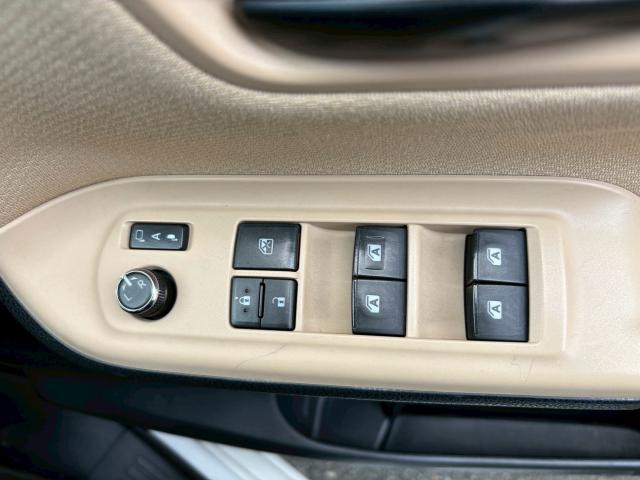 Toyota NOAH 2015-03 7815319-11