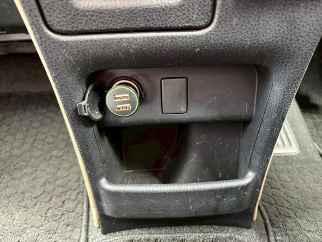 Toyota NOAH 2015-03 7815319-12