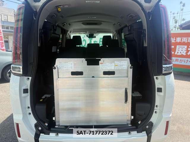 Toyota NOAH 2021-04 7815320-1