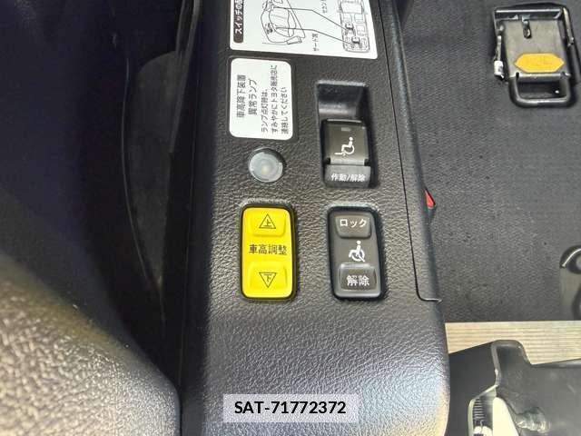 Toyota NOAH 2021-04 7815320-2