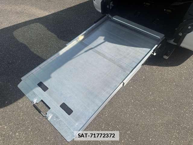 Toyota NOAH 2021-04 7815320-3