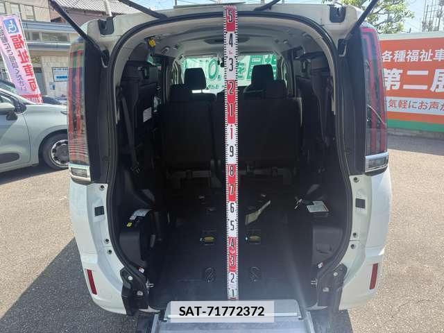 Toyota NOAH 2021-04 7815320-5