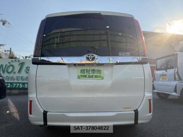 Toyota NOAH 2021-06 7815330-18