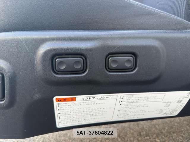 Toyota NOAH 2021-06 7815330-3