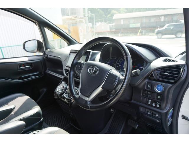 Toyota NOAH 2018-11 7815525-2