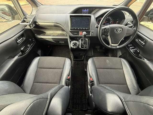 Toyota NOAH 2019-02 7815587-1
