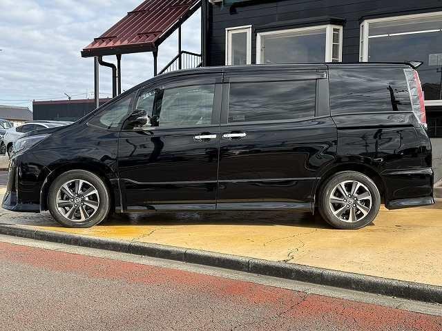 Toyota NOAH 2019-02 7815587-16