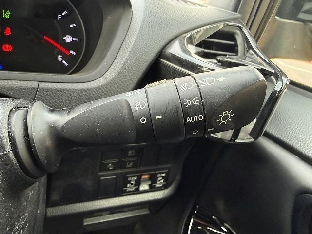 Toyota NOAH 2019-02 7815587-4