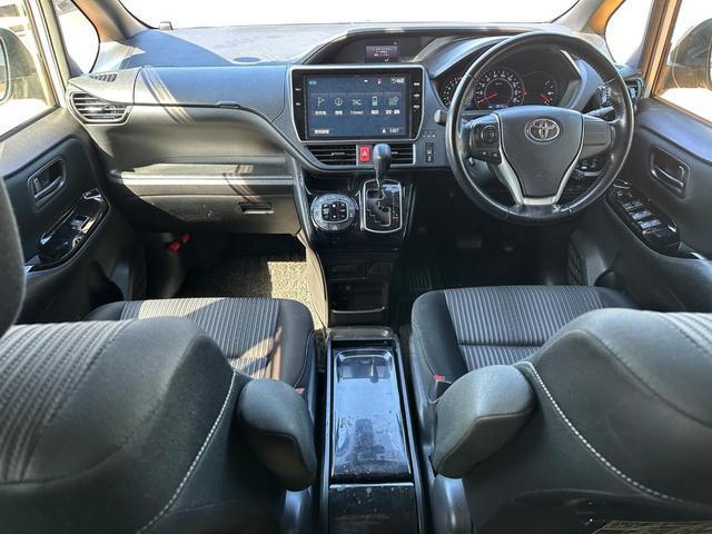 Toyota NOAH 2017-09 7815637-1