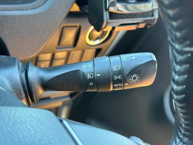 Toyota NOAH 2017-09 7815637-10