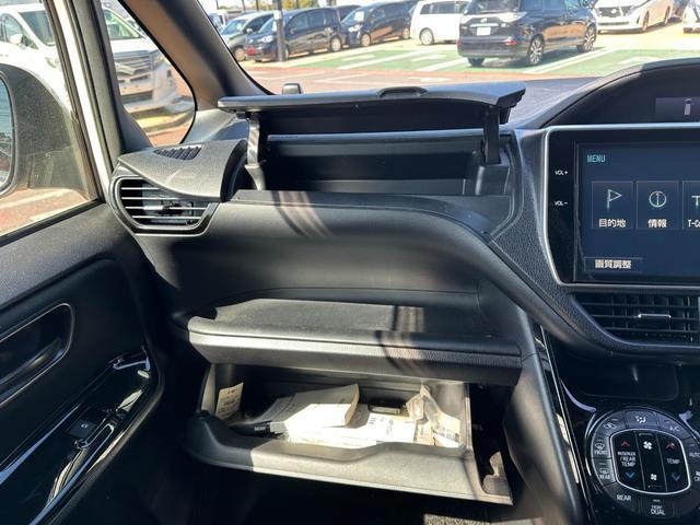 Toyota NOAH 2017-09 7815637-16