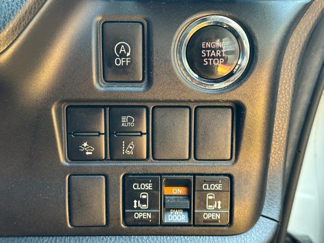 Toyota NOAH 2017-09 7815637-5