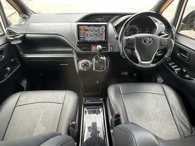 Toyota NOAH 2017-10 7815648-1