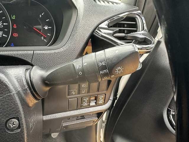Toyota NOAH 2017-10 7815648-17