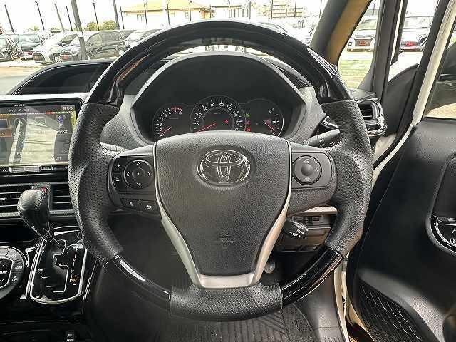 Toyota NOAH 2017-10 7815648-2