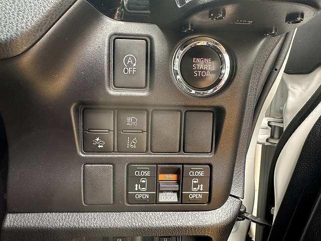 Toyota NOAH 2017-10 7815648-5